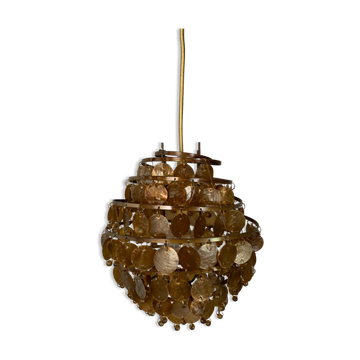 Mother-of-pearl suspension