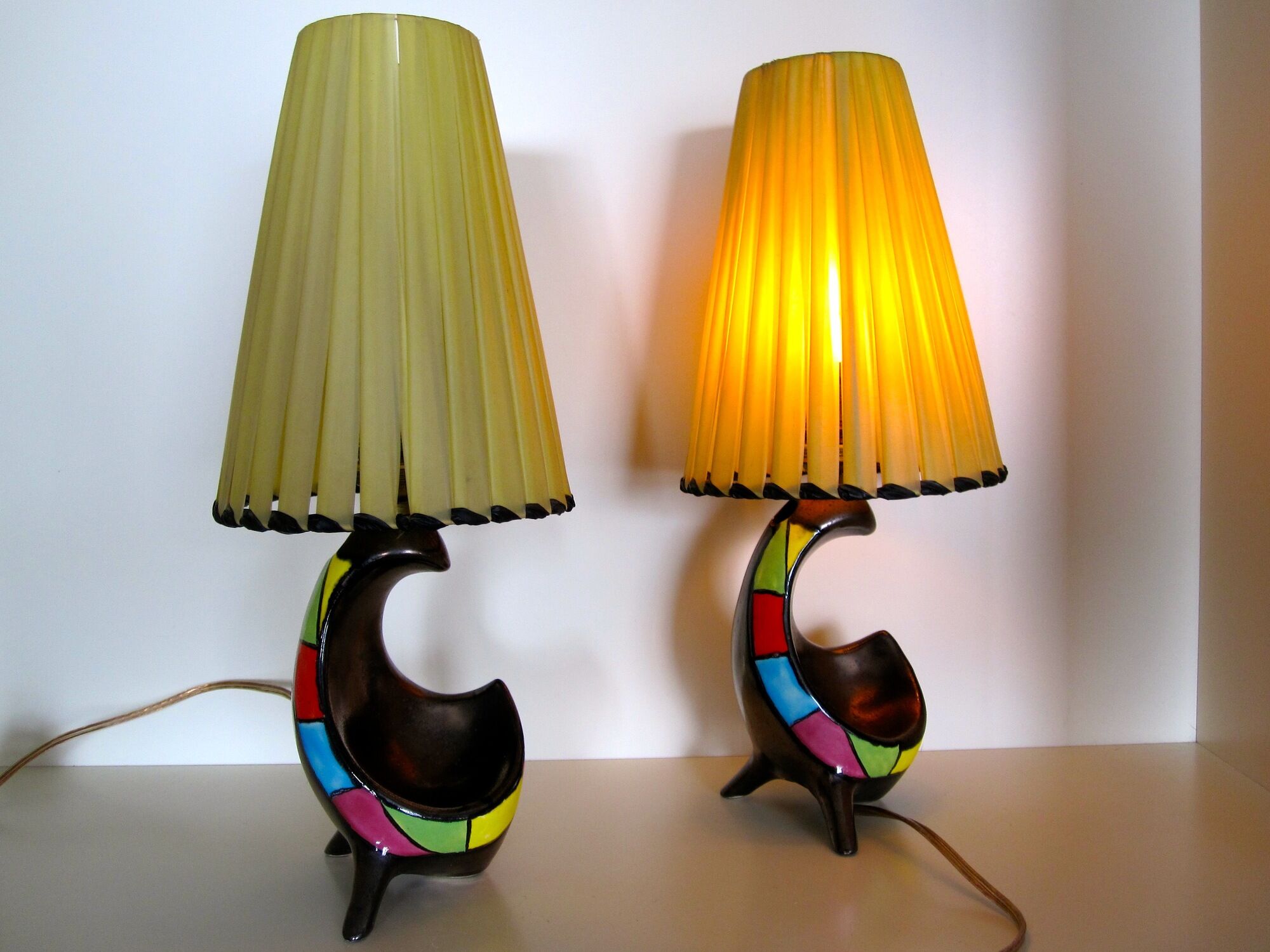 Pair of ceramic tripod lamps from the 50s