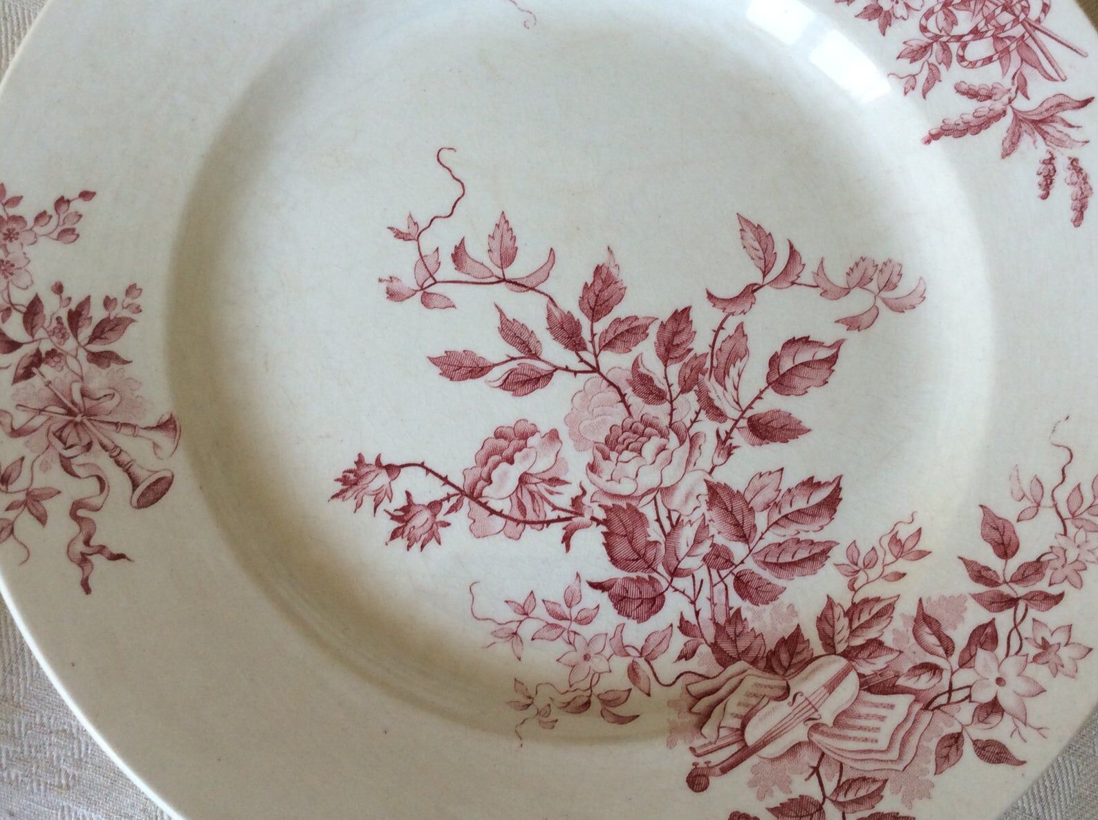 Flat and 1 ravier old pink iron earth Baker