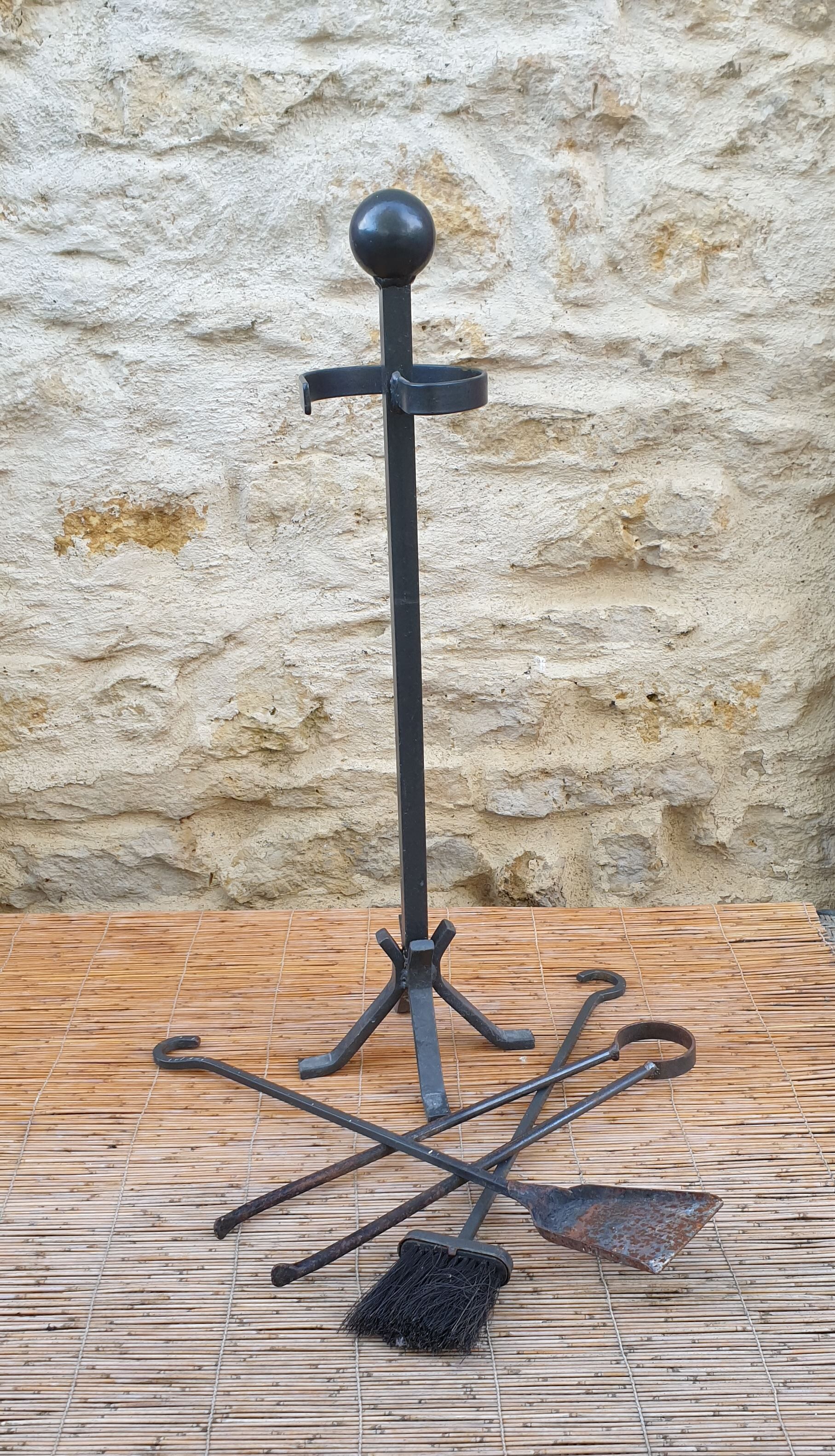 Wrought iron and cast iron chimney servant