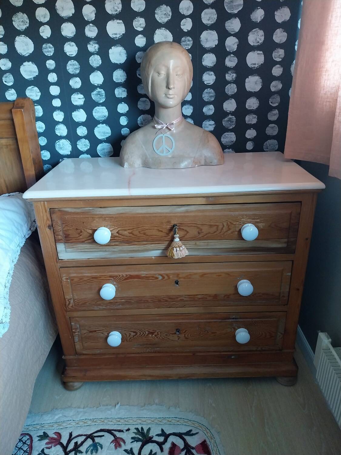 Antique chest of drawers
