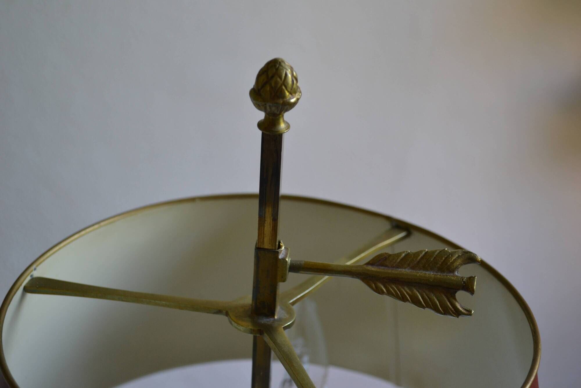 Lampe bouillotte 3 feux bronze et abat jour tôle bordeaux