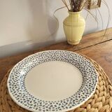 Plat Gien à décor de fleurs bleues