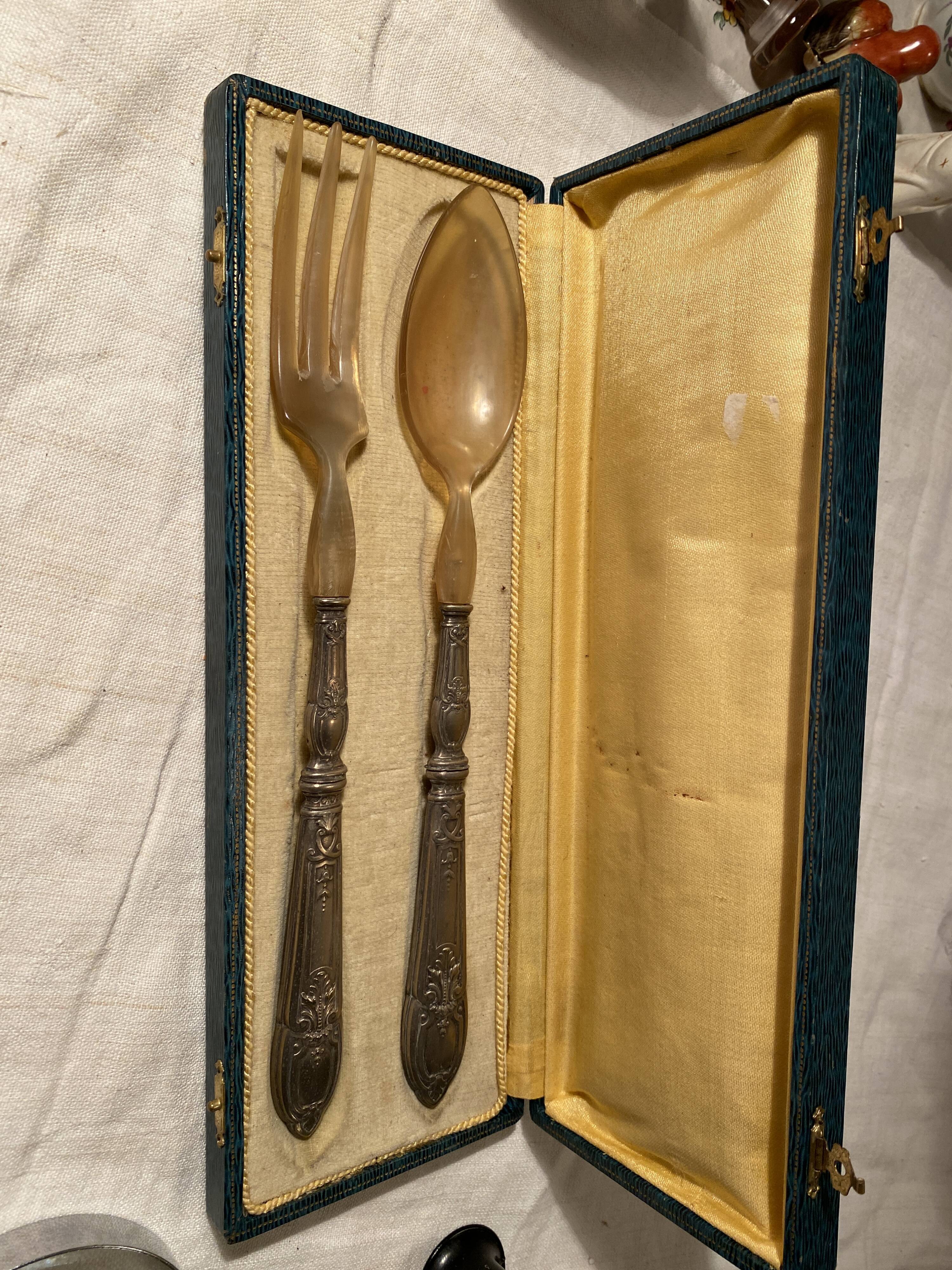 Spoon box and serving fork