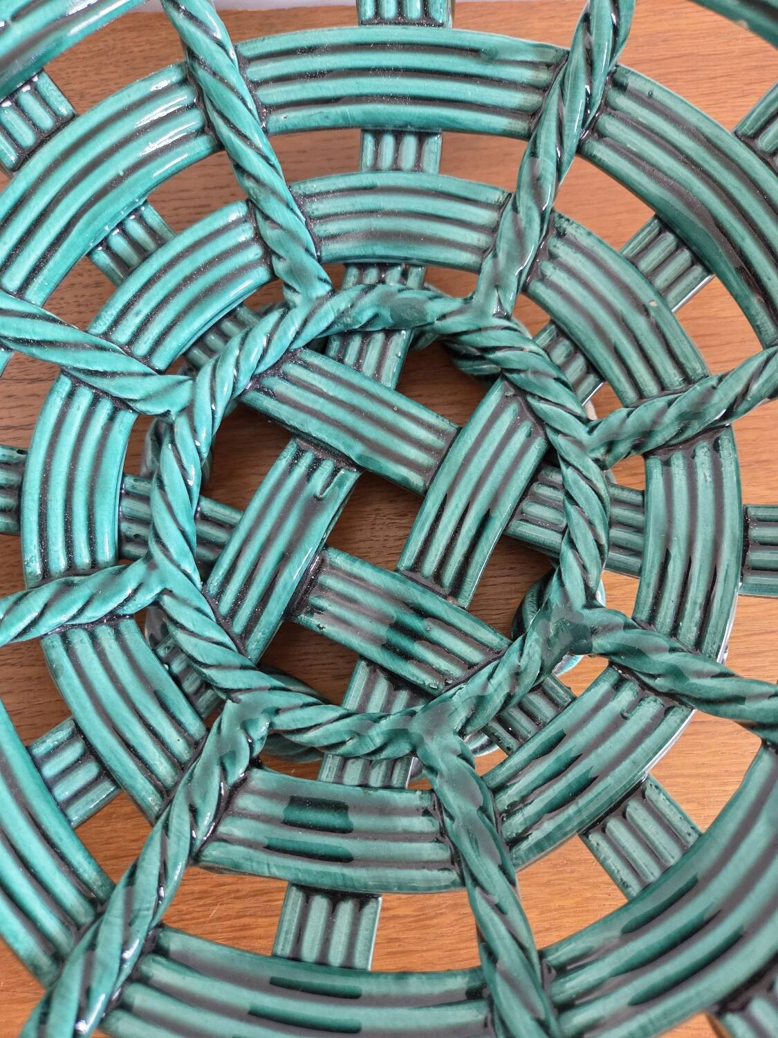 Woven ceramic fruit bowl