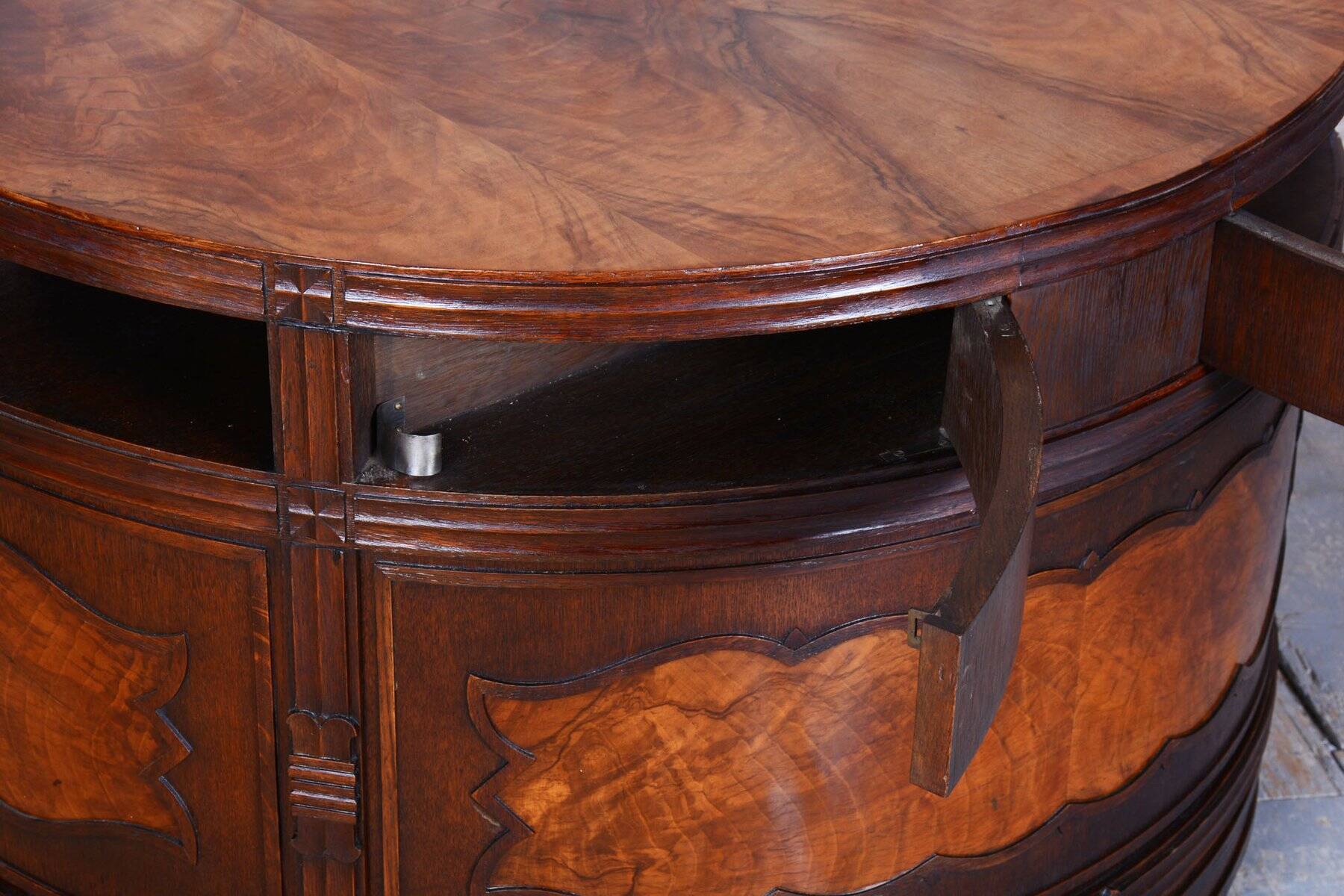 Czech Cubistic Writing Desk in Oak and Walnut, 1910s