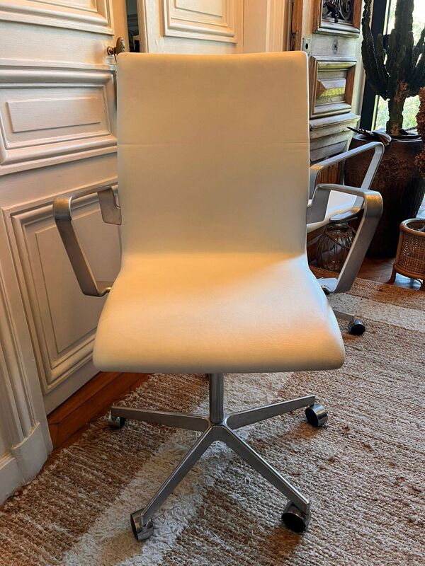 Fauteuil Oxford Arne Jacobsen Fritz Hansen cuir blanc pivotant