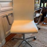 Oxford armchair Arne Jacobsen Fritz Hansen white leather swivel