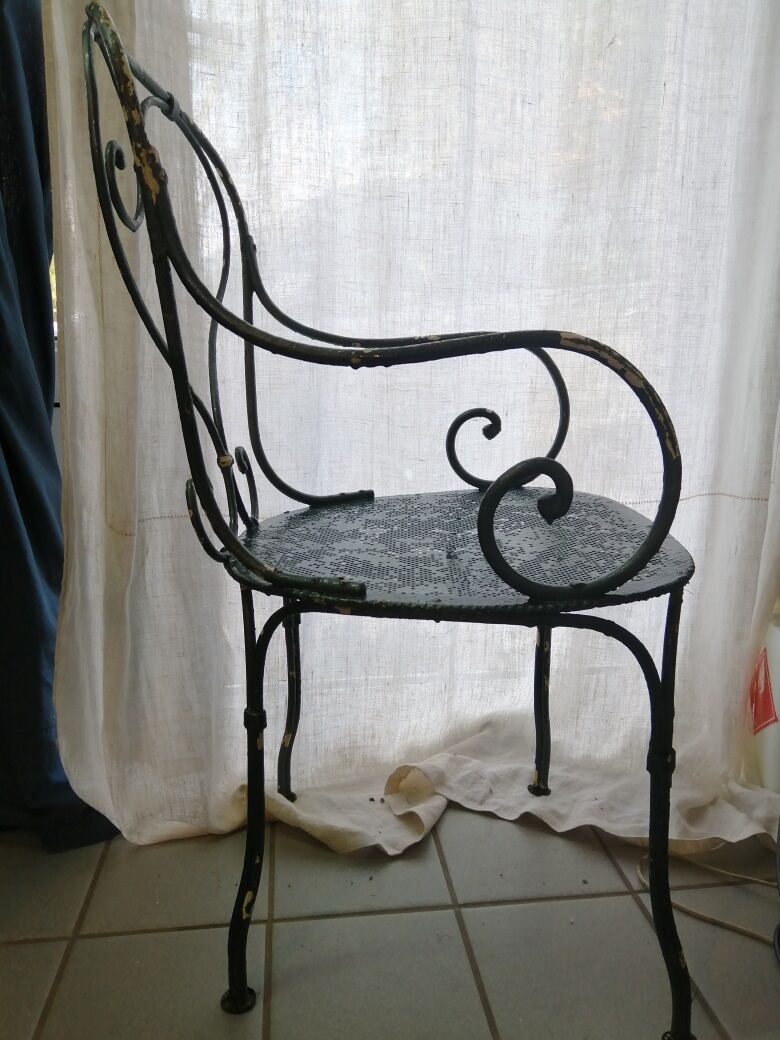 Chaise fauteuil volute en métal fer forgé ancienne vintage
