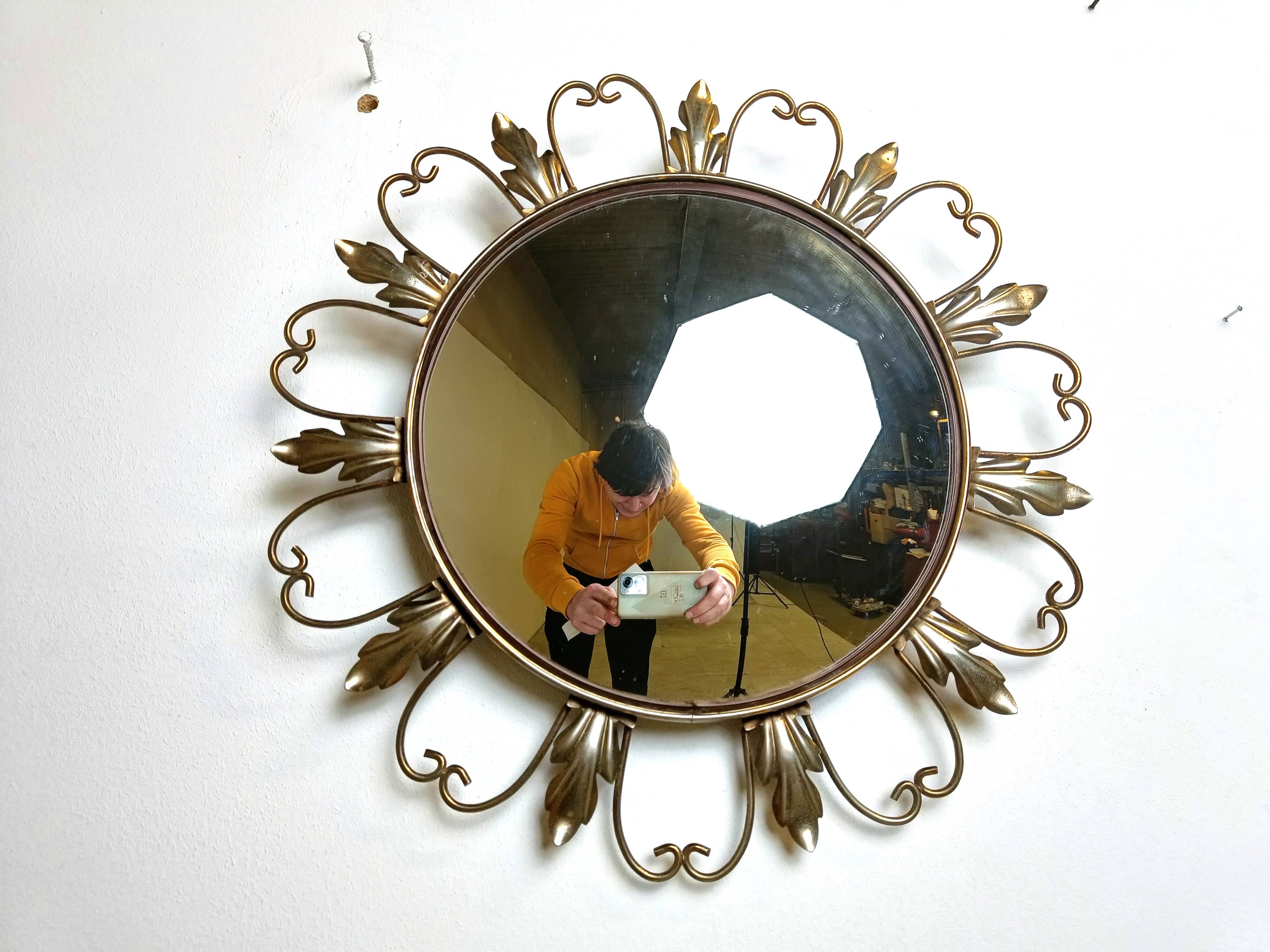 Miroir vintage en laiton à motif soleil des années 1960