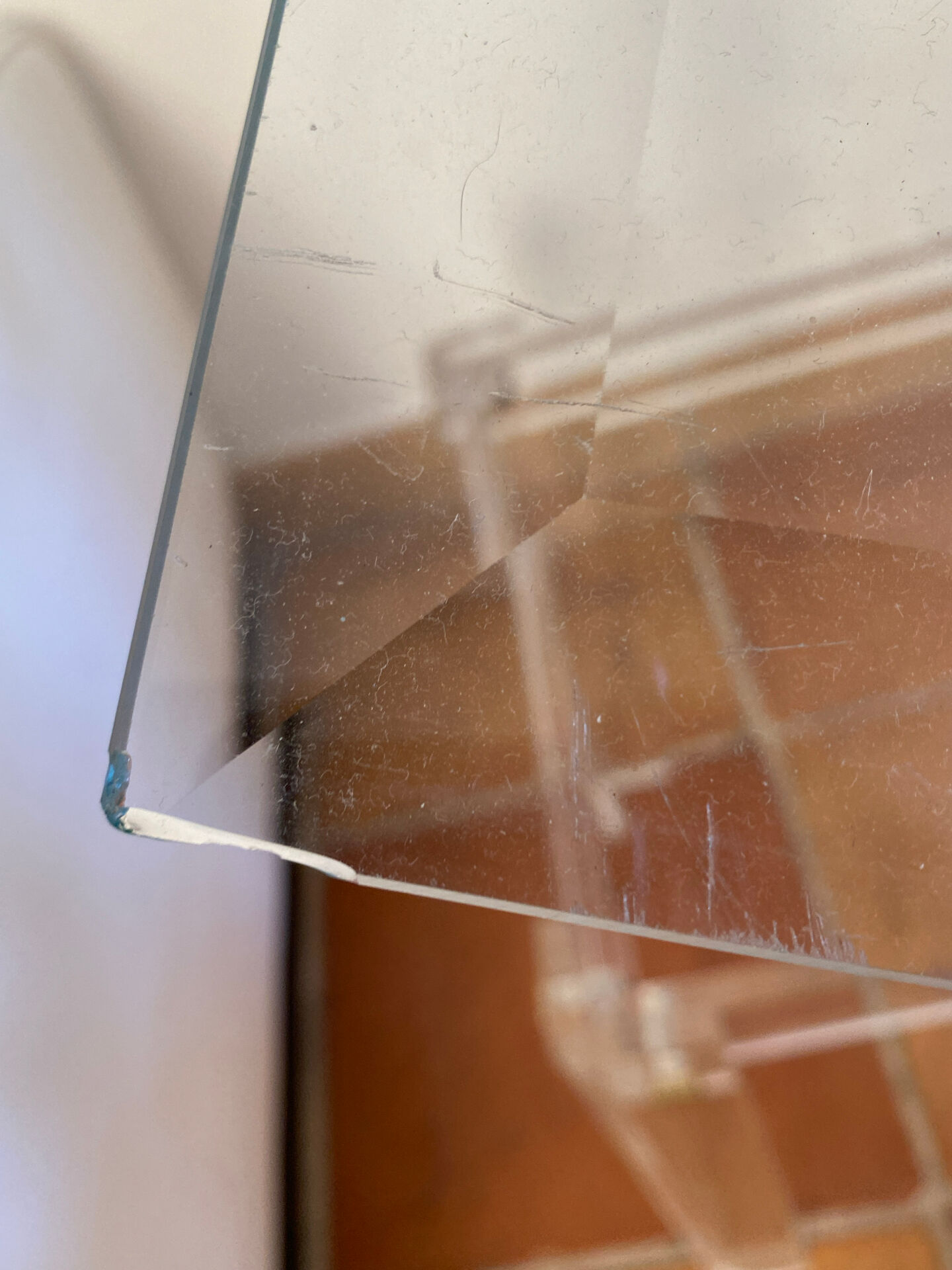 Coffee table, side table in plexiglass with a glass top.