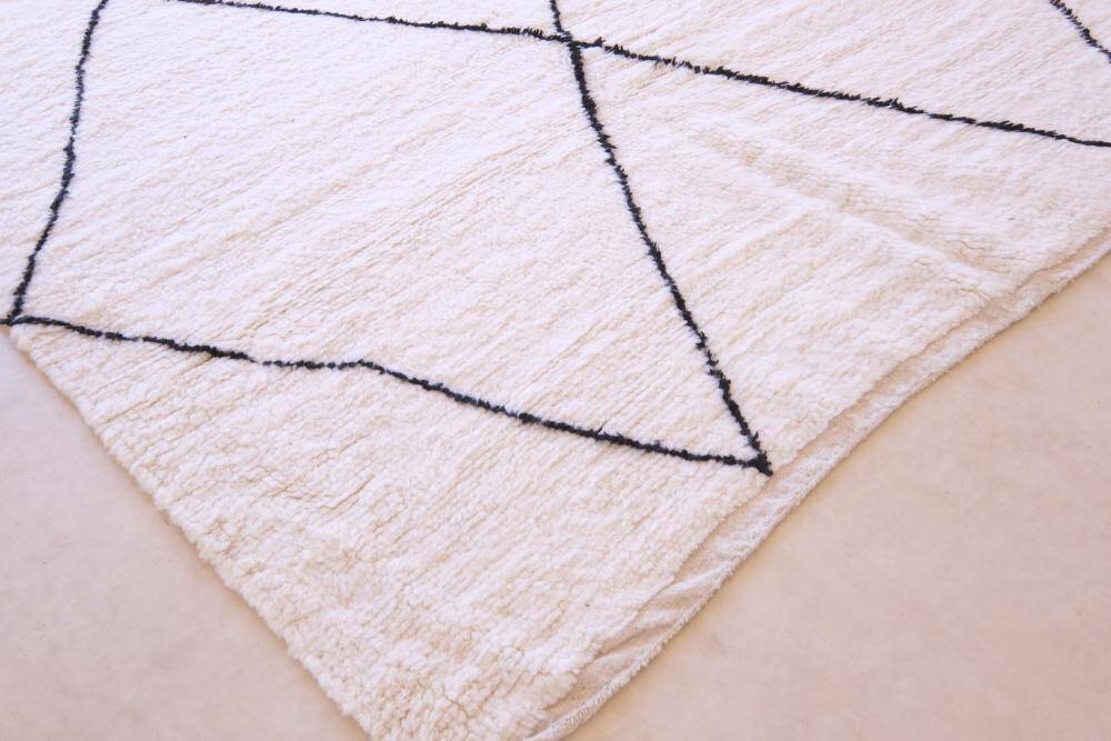 Black Diamond Beni Ouarain Rug - 304 x 204 cm
