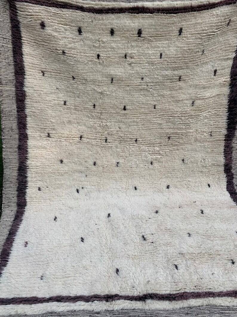 Magnificent handcrafted rug 250cm x 150cm