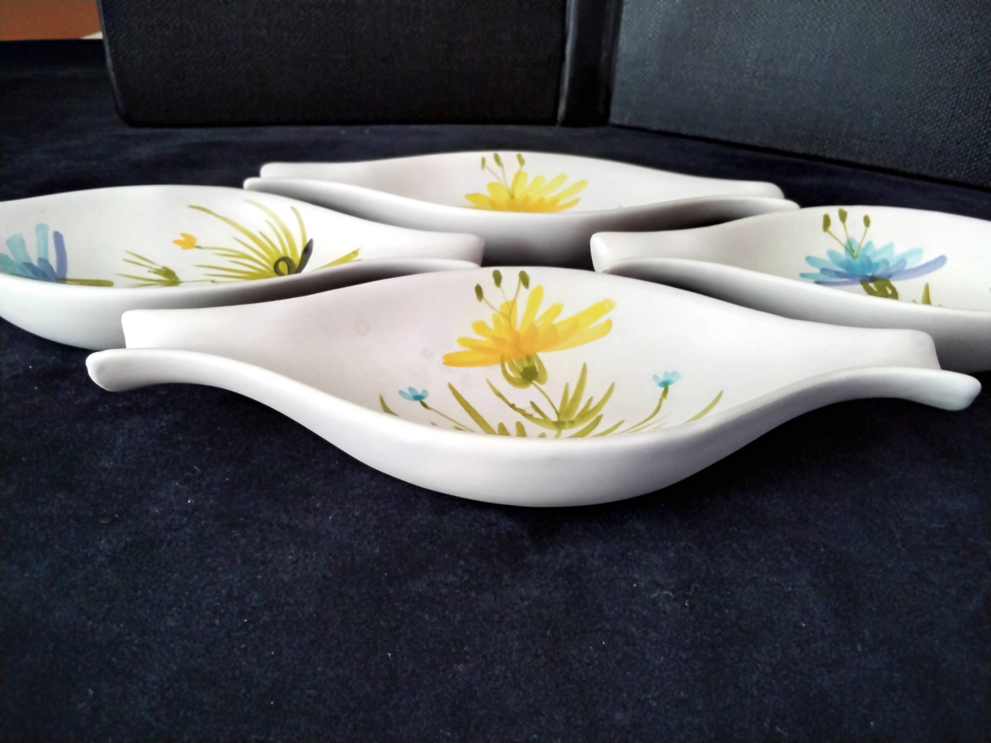 4 Ceramic Cups 60s Hand Decor