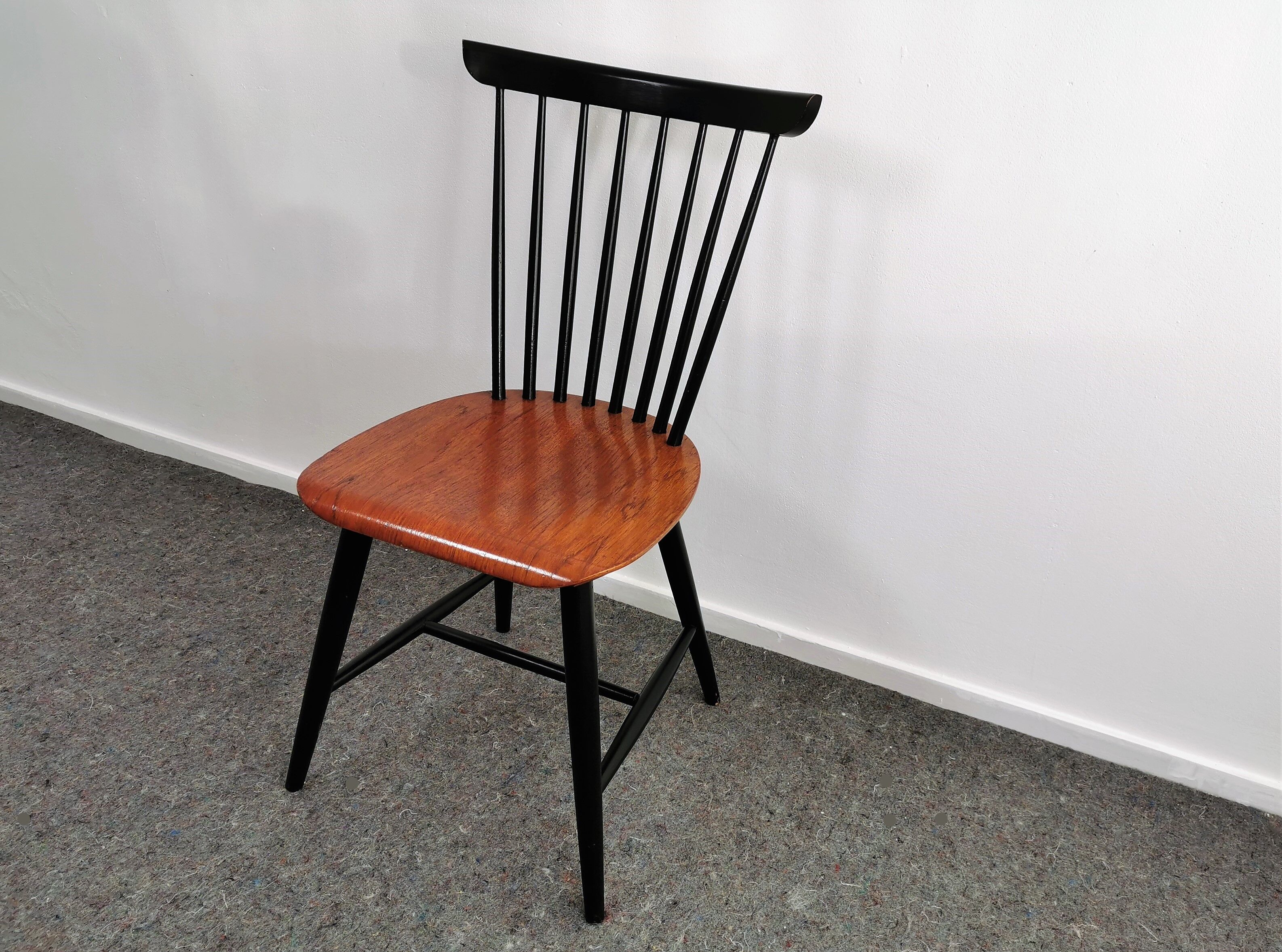 Chair by Ilmari Tapiovaara