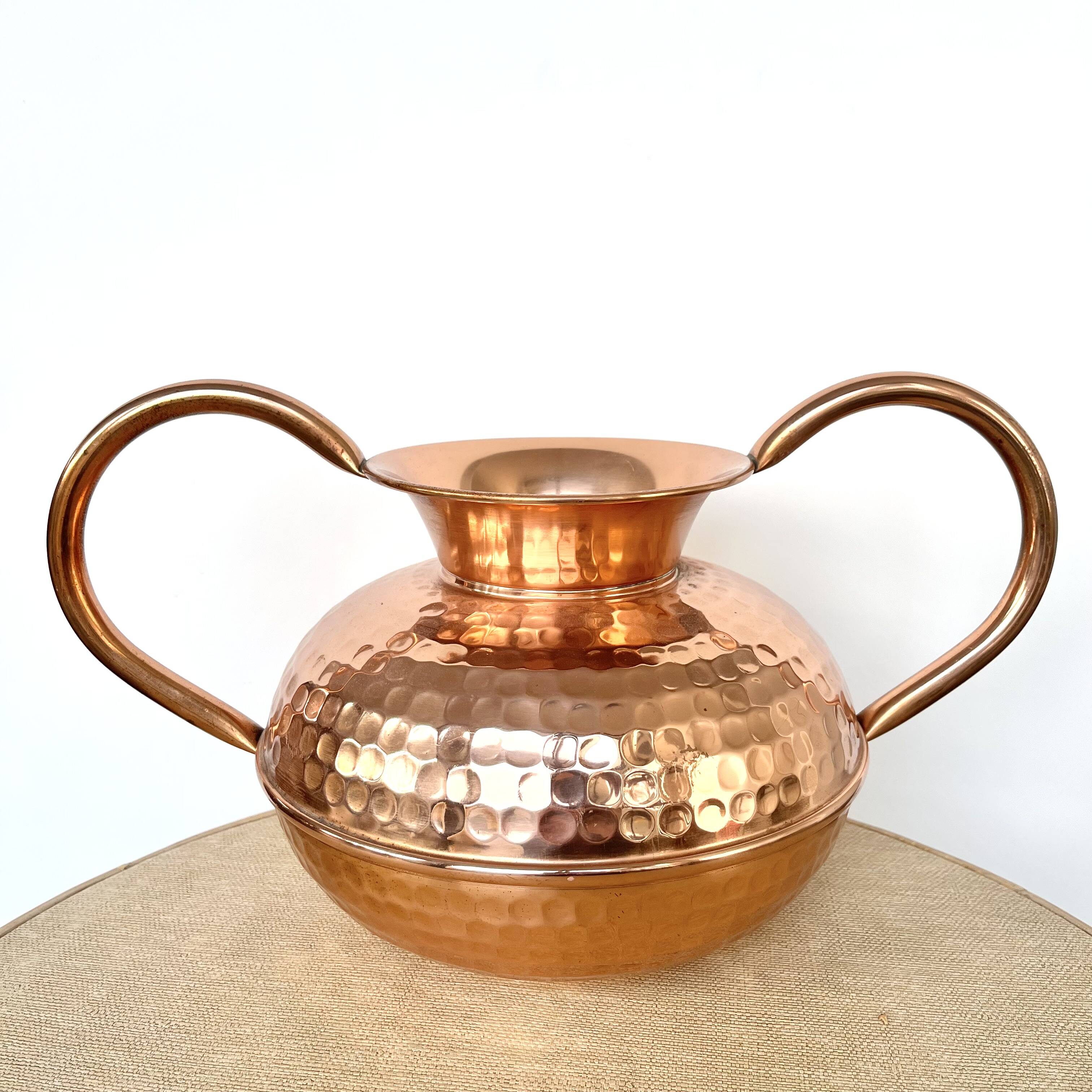 Villedieu hammered copper pot vase with handles, 20th century