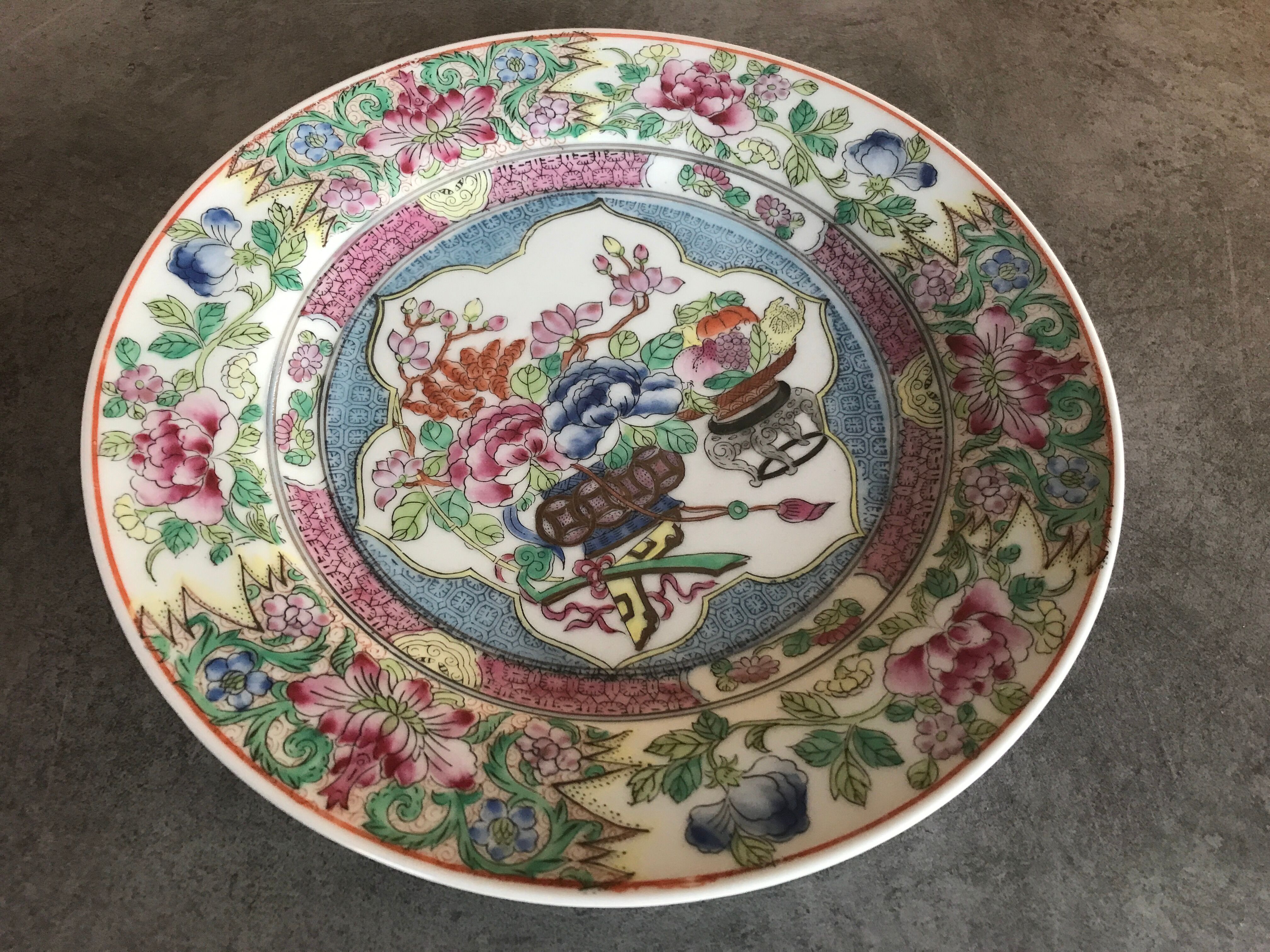 Porcelain plate from canton of china floral decoration 23 cm
