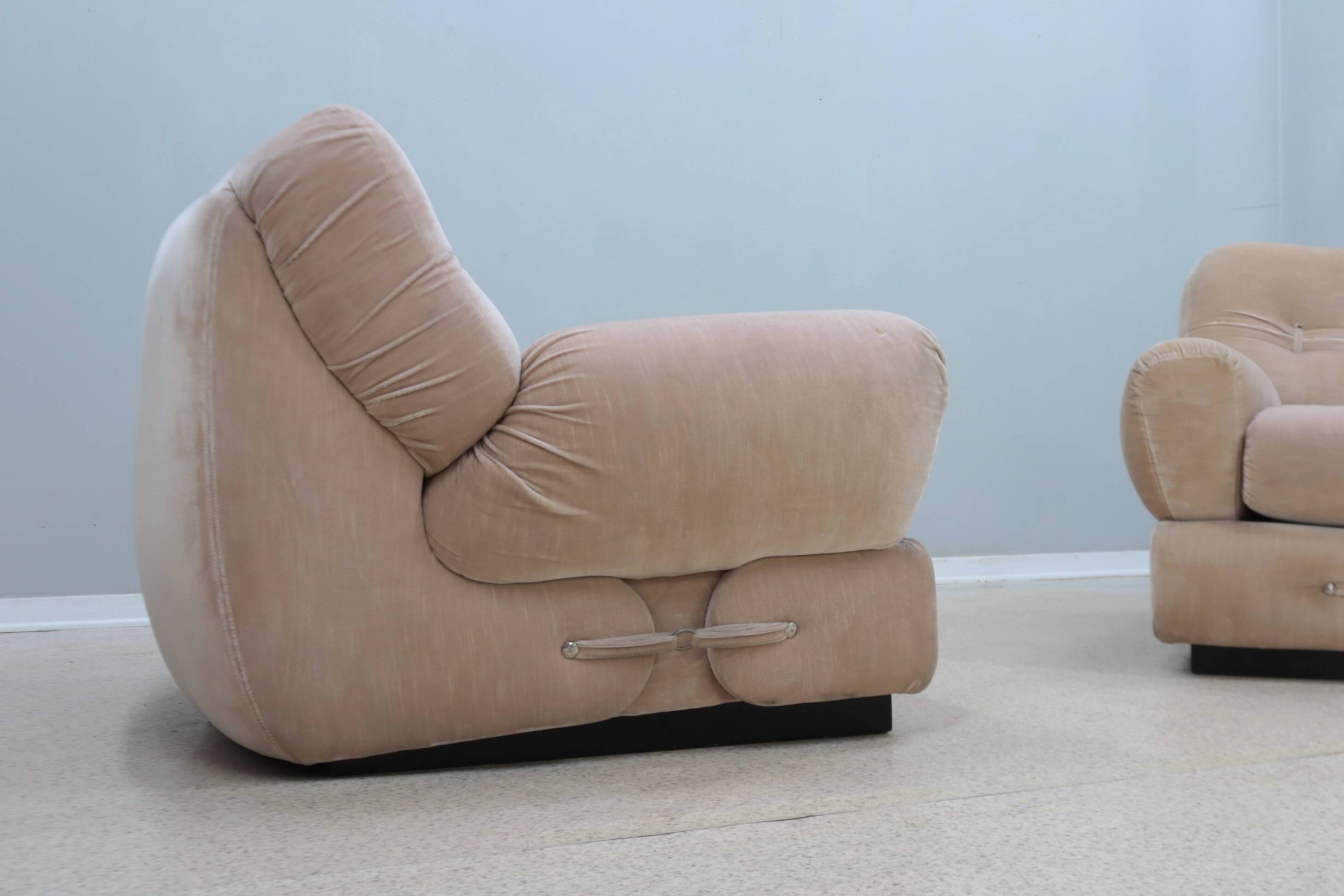 Vintage pair of velvet armchairs MARIANI 1970s