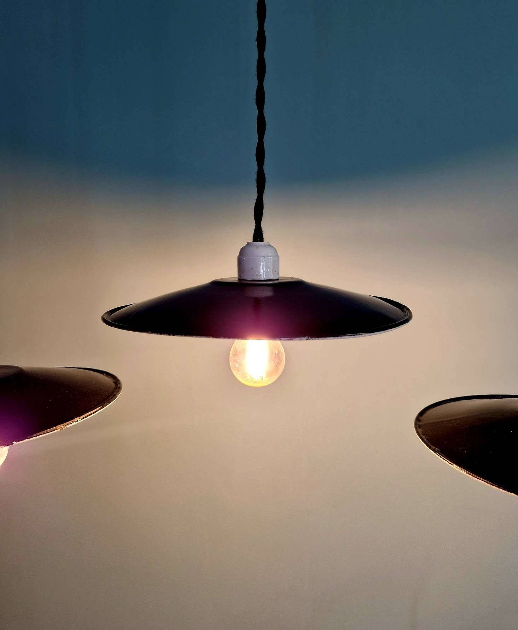Set of 4 industrial pendant lights in black and white enamelled sheet metal