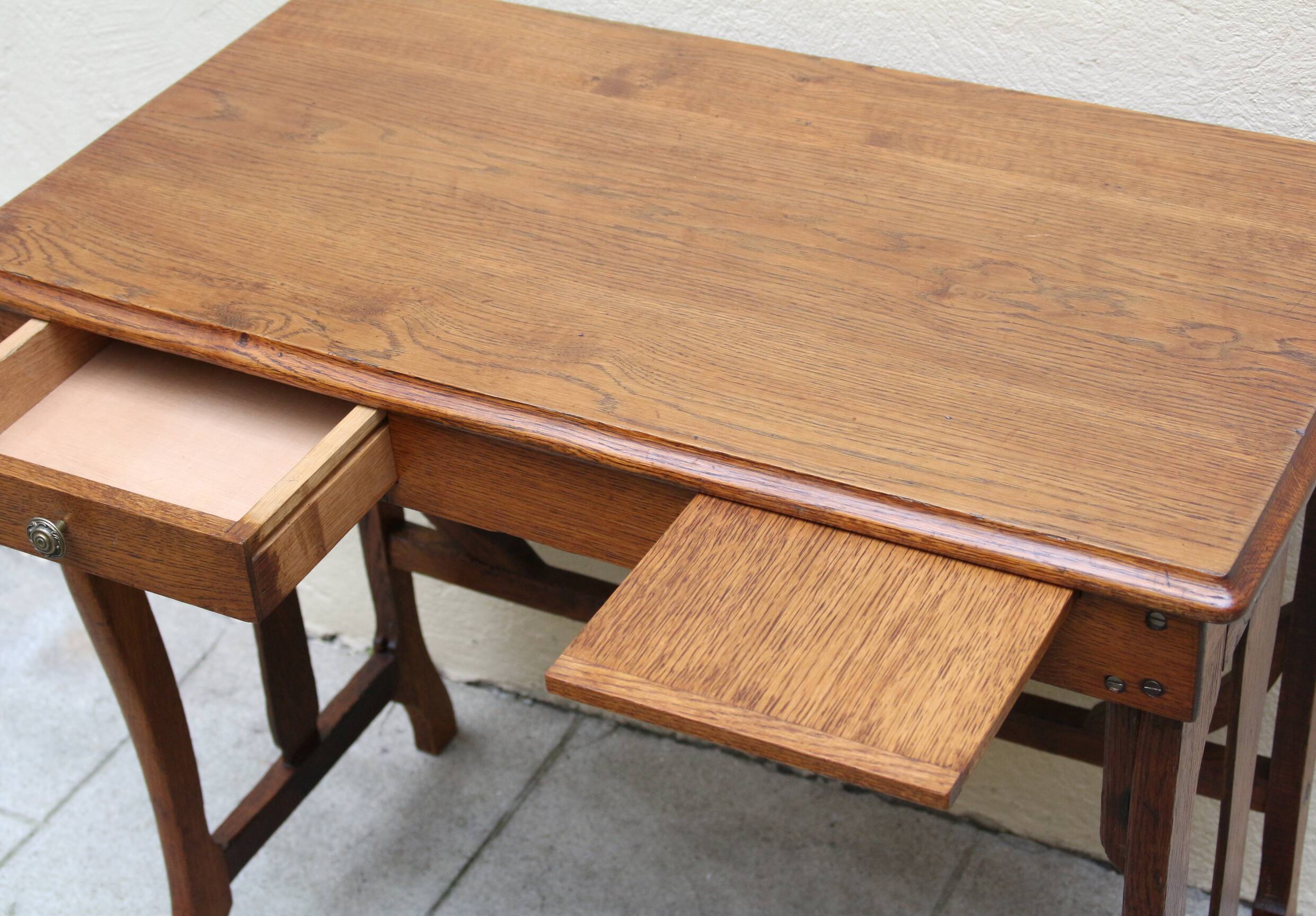 Exceptional: 19th century oak serving trolley, comes from the Senate