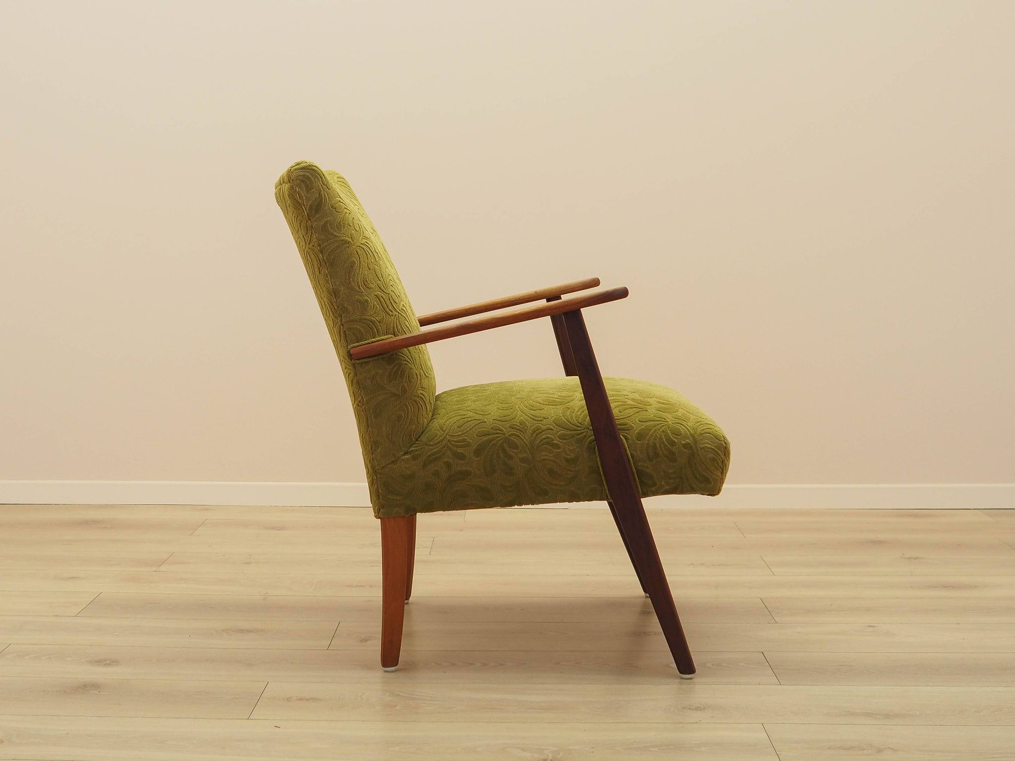 Fauteuil danois vert, années 1960