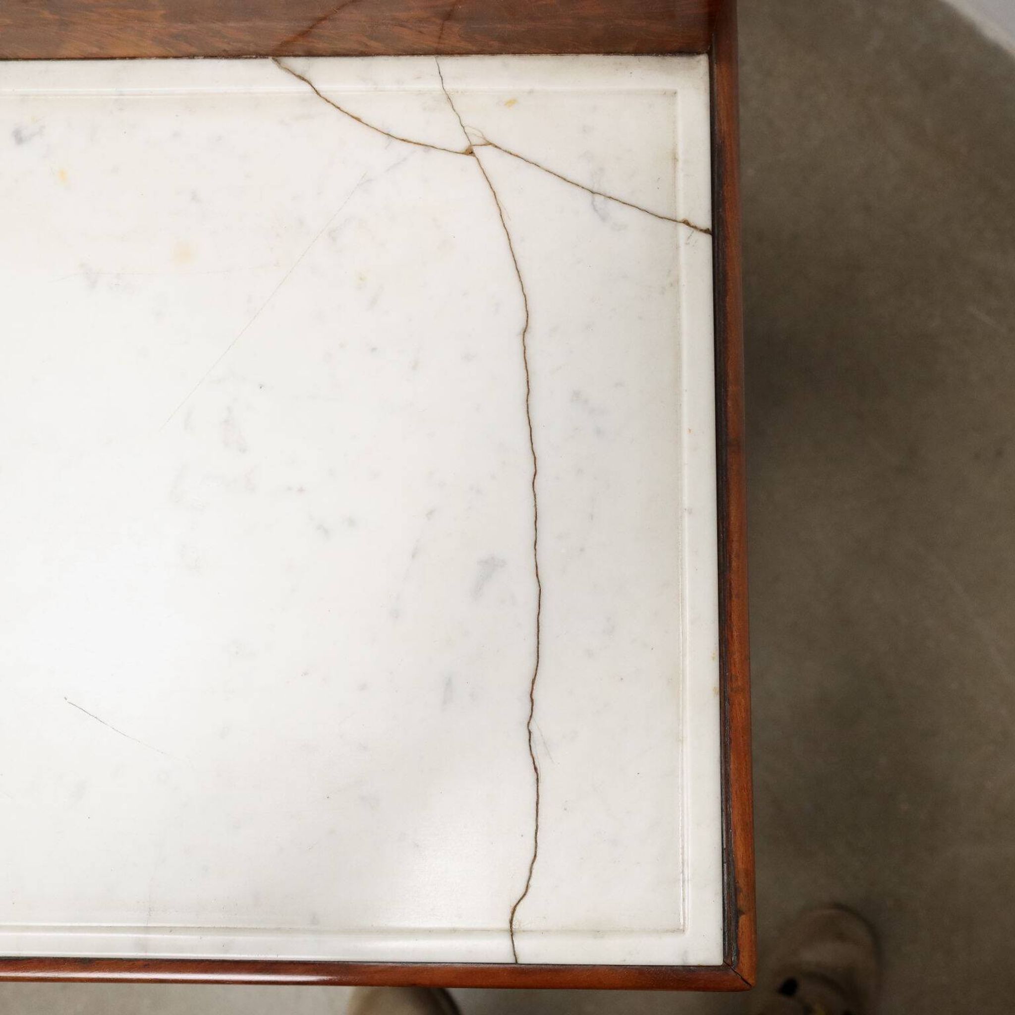 Commode en acajou restaurée, France, 19e siècle.