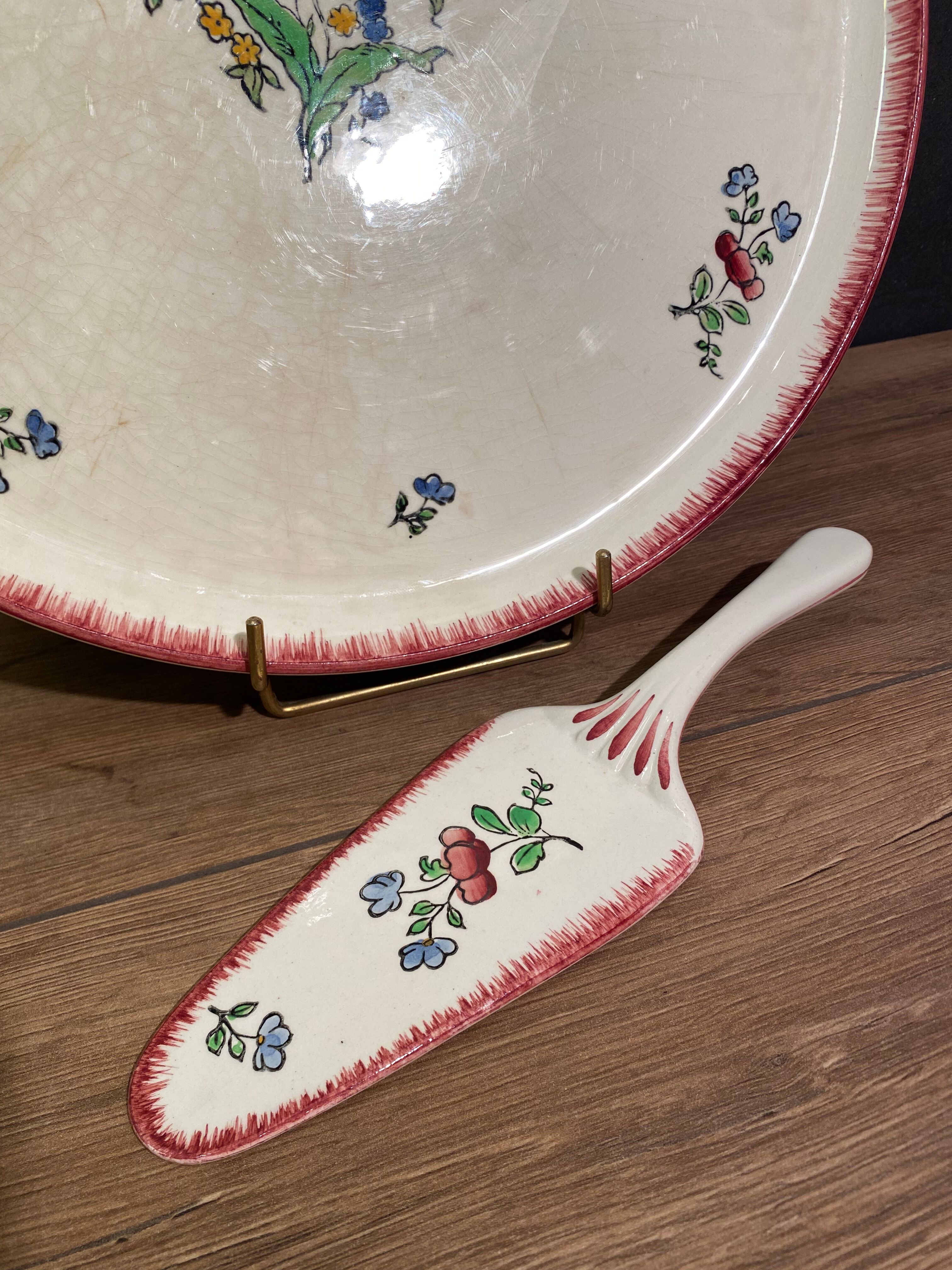 Pie tray with pie shovel in Gien earthenware, Lorraine décor