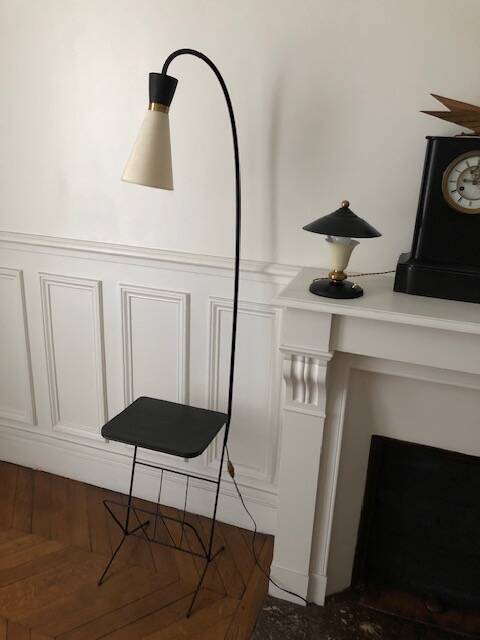 Tablet floor lamp and magazine holder with diabolo