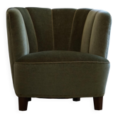 Curved Danish club chair from the mid-century, in the style of Viggo Boesen, 1940s.