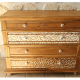 Walnut chest of drawers