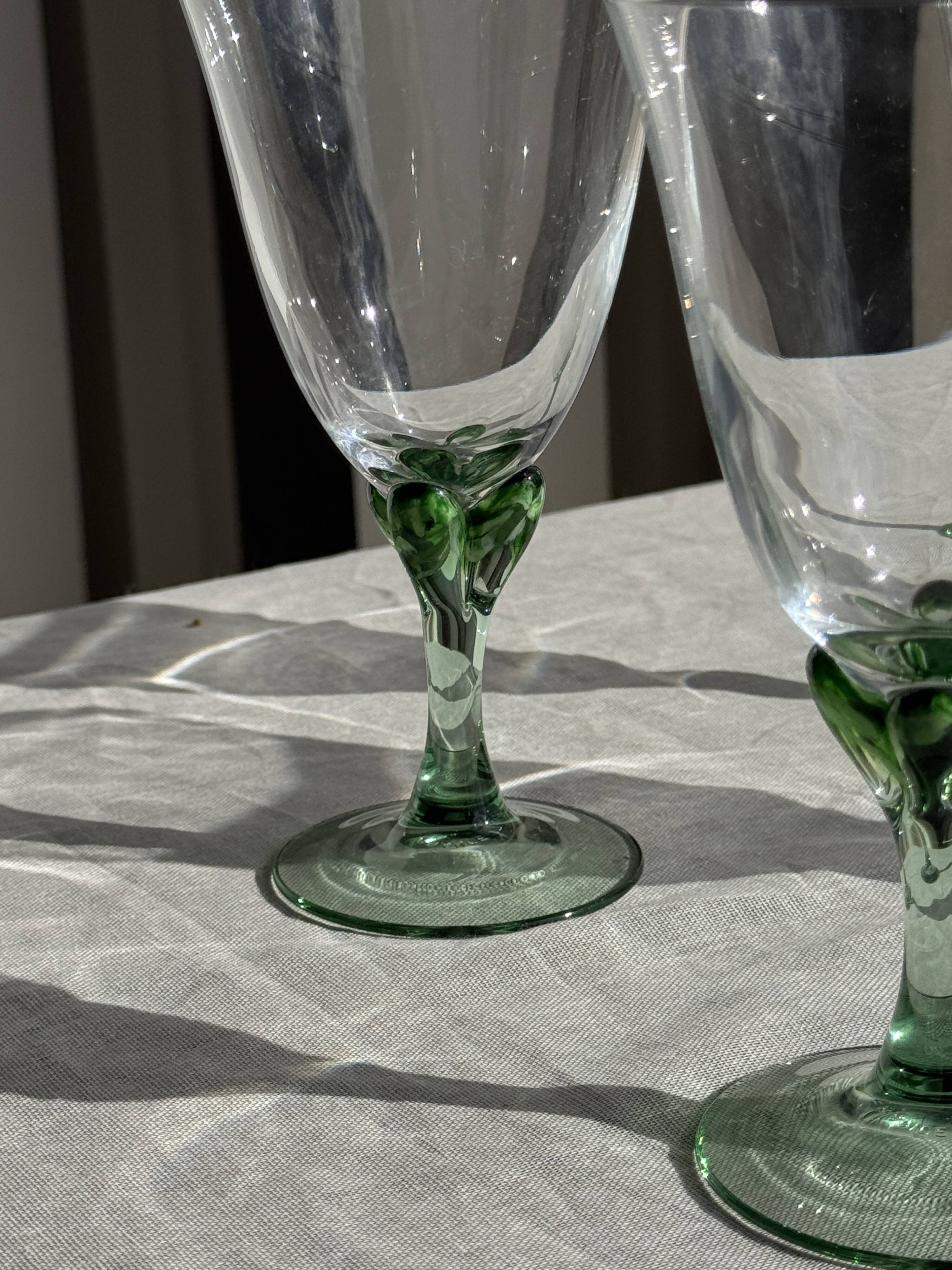 Set of 4 vintage green stemmed glasses H16