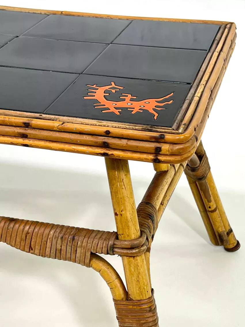 50s/60s coffee table in rattan and ceramic