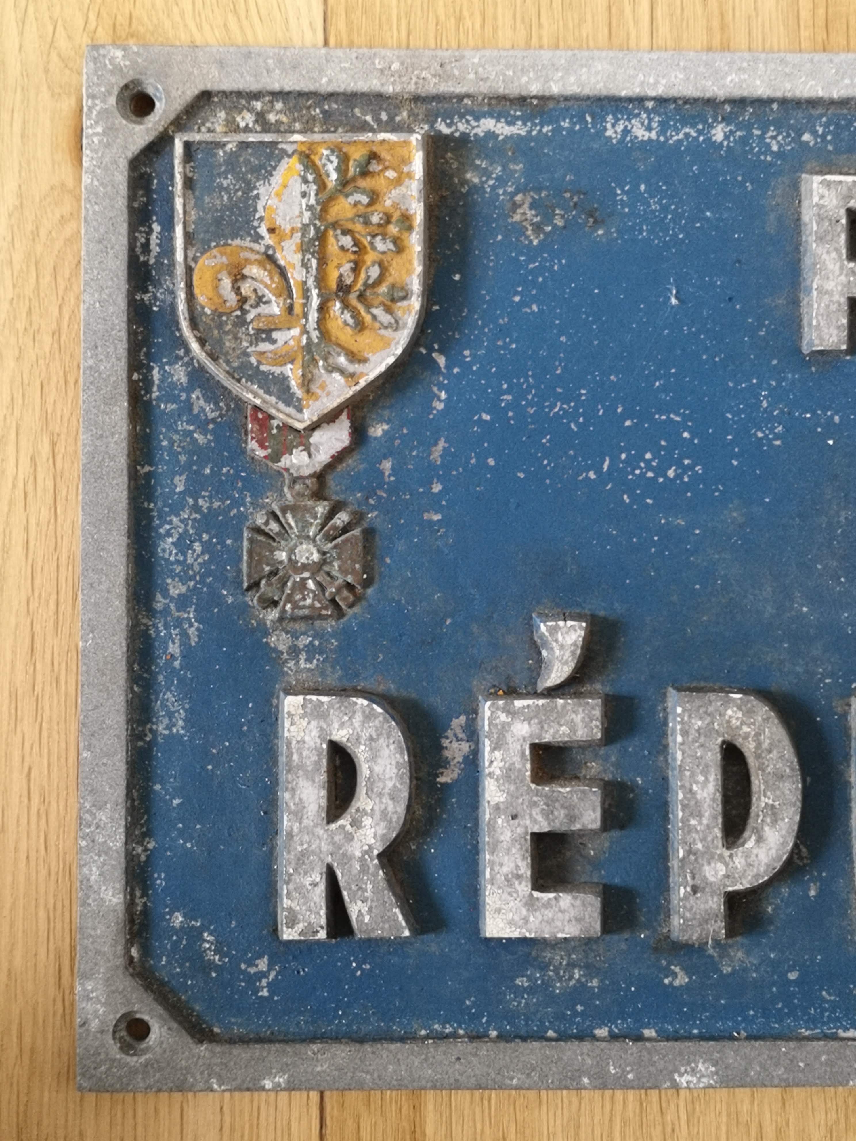 Place the Republic aluminum plate (Mantes la Jolie) 50s