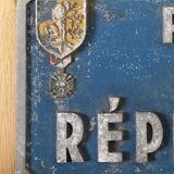 Place the Republic aluminum plate (Mantes la Jolie) 50s