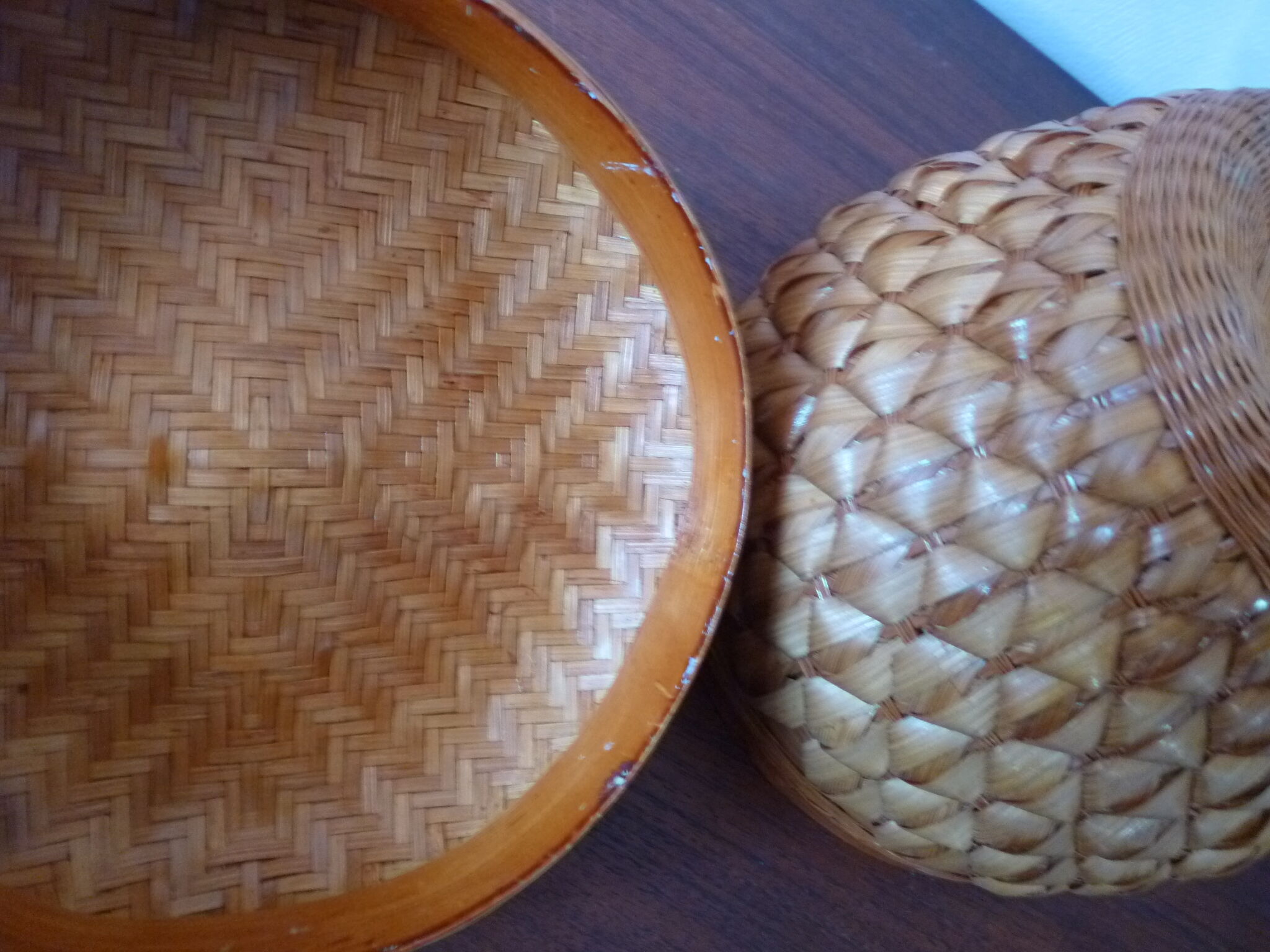 Apple box made of vegetable fibre