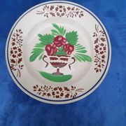 Opaque porcelain plate of Sarreguemines pattern vase of flowers diam 22 cm