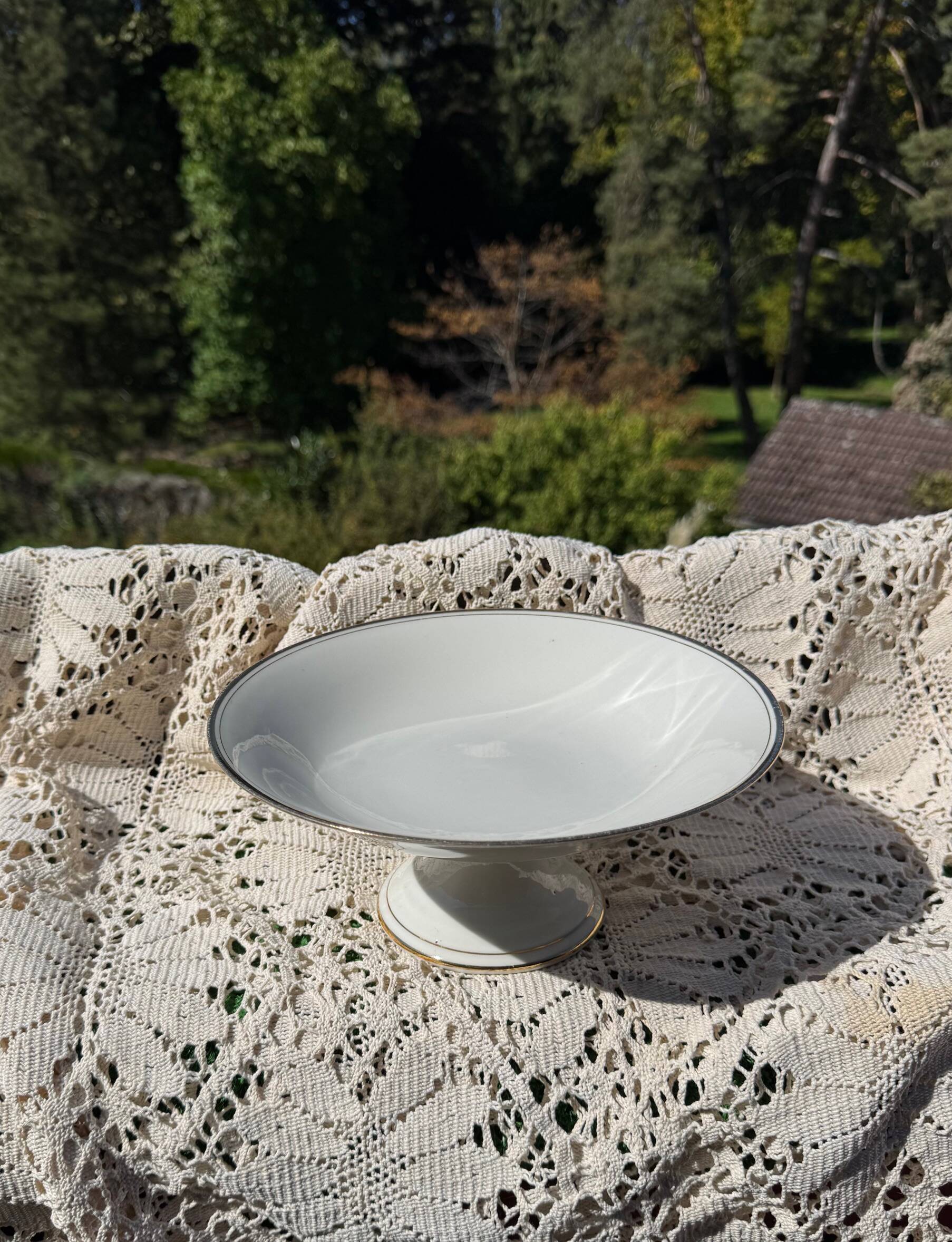 Porcelain fruit bowl, gilded