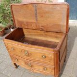 Louis XVI Louis XV period chest of drawers in walnut from the 18th century