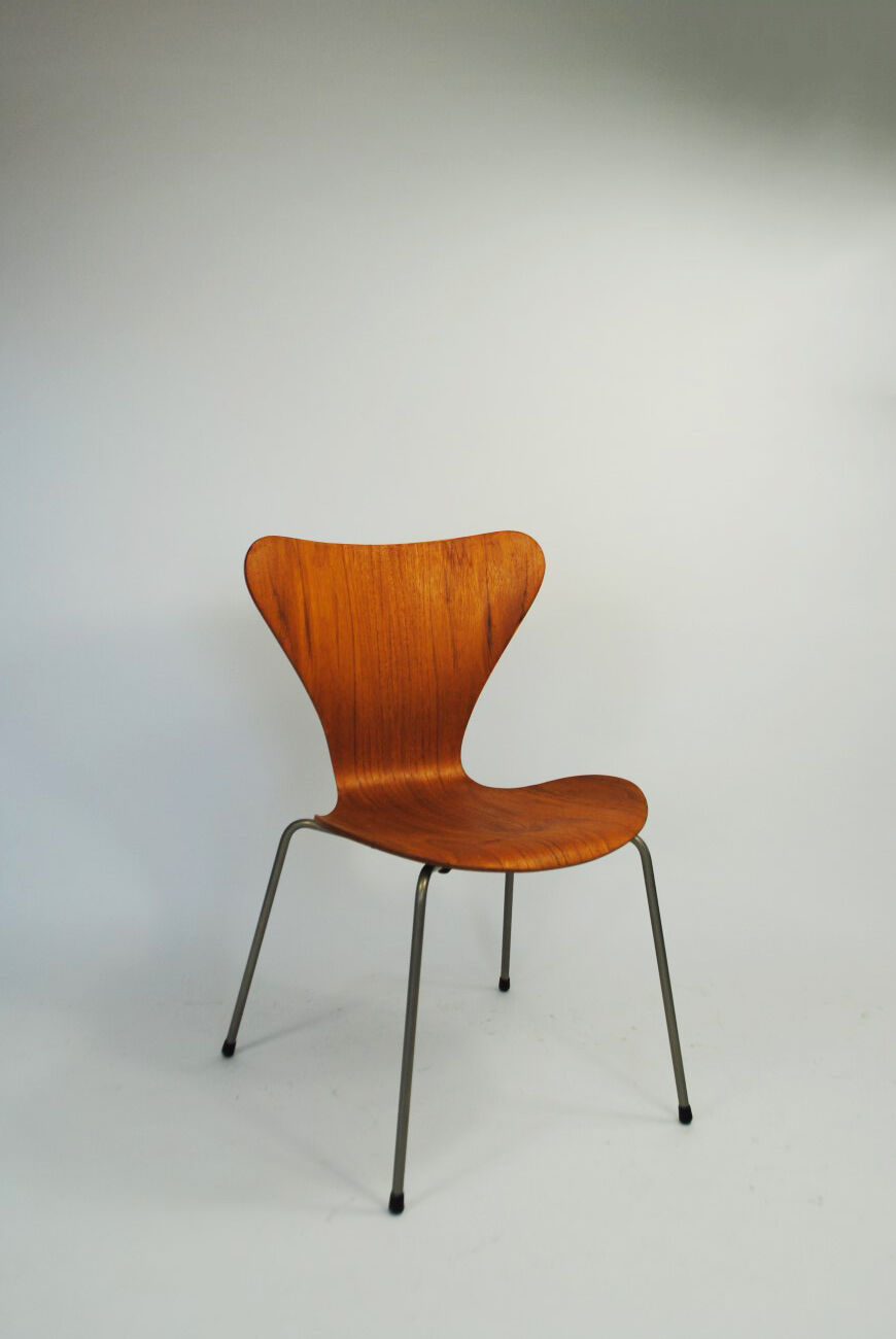 Chaise  conçue par Arne Jacobsen pour Fritz Hansen