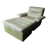 Fauteuil et repose-pieds en cuir patchwork vert olive par Laauser, années 1970.