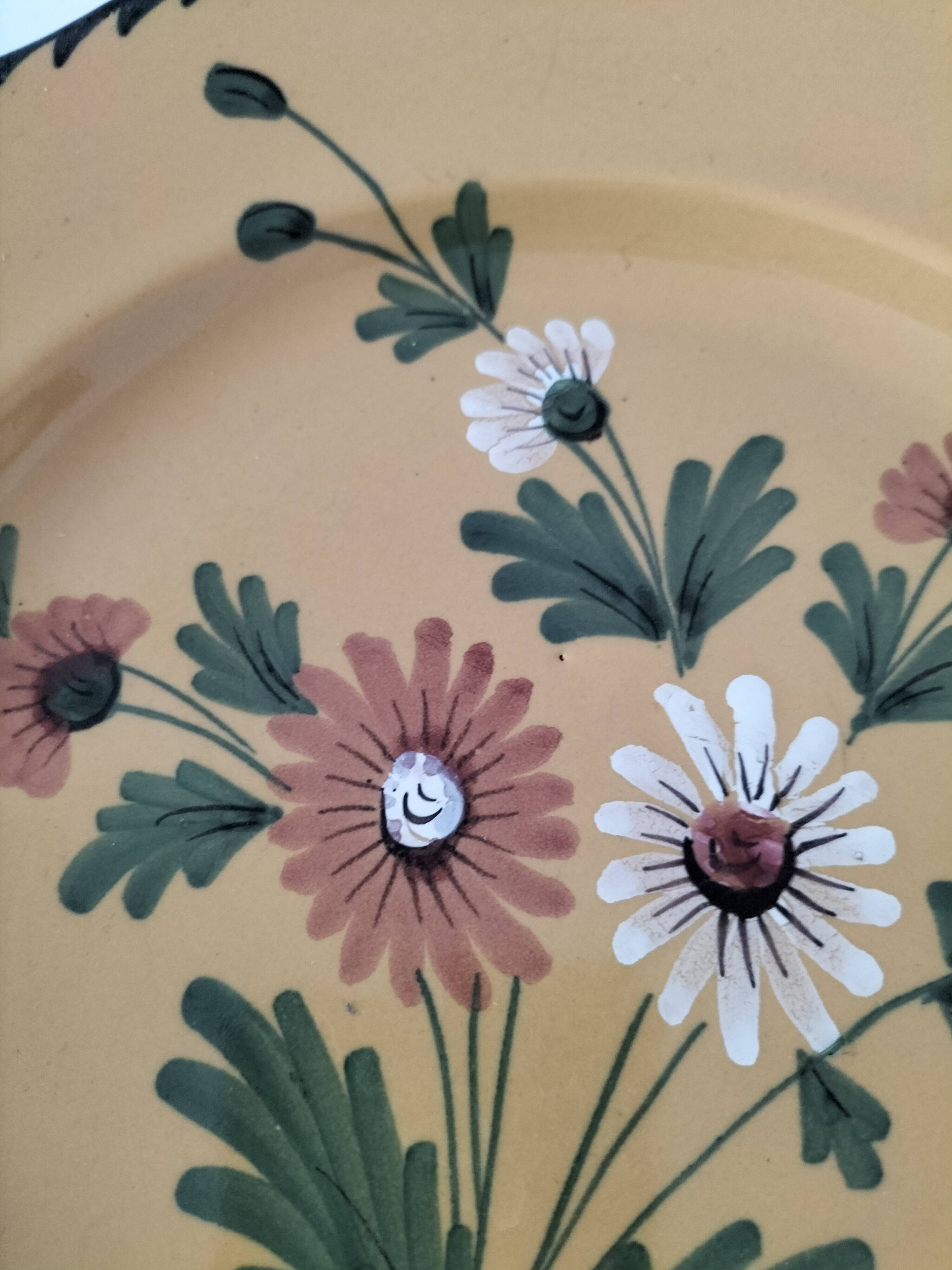 4 antique plates in hand-painted faience