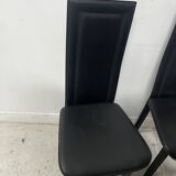 Suite de huit chaises design en cuir noir XX siècle