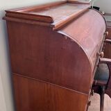 Beautiful vintage 20th-century American cylinder desk and its chair.