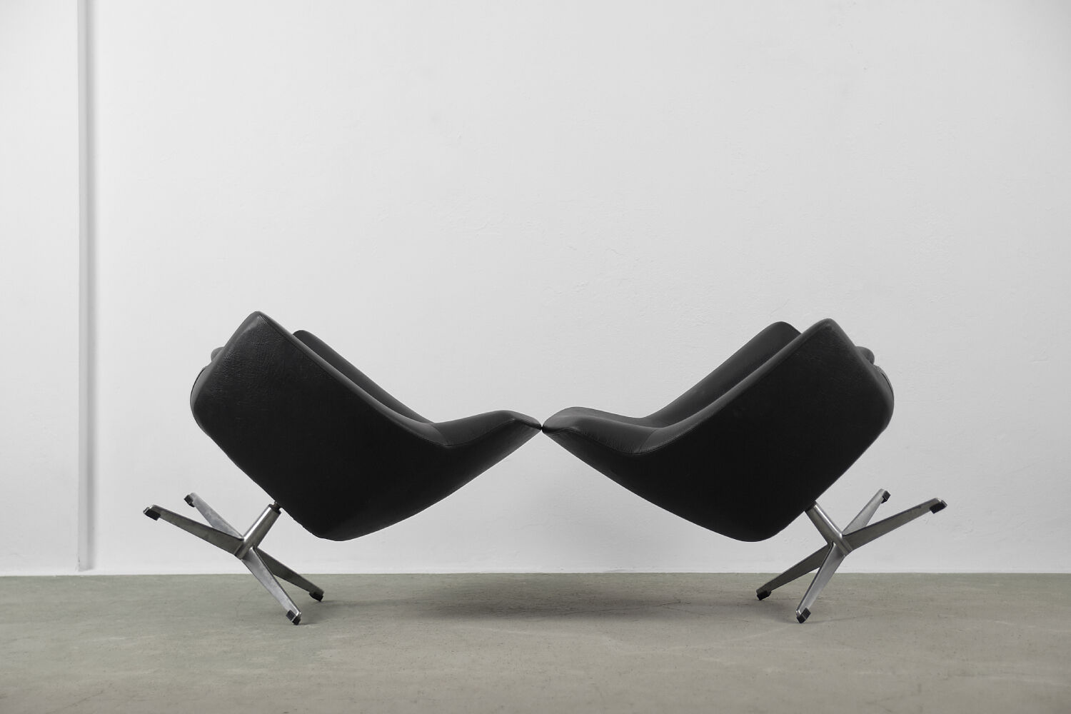 Fauteuils pivotants noirs, 1970