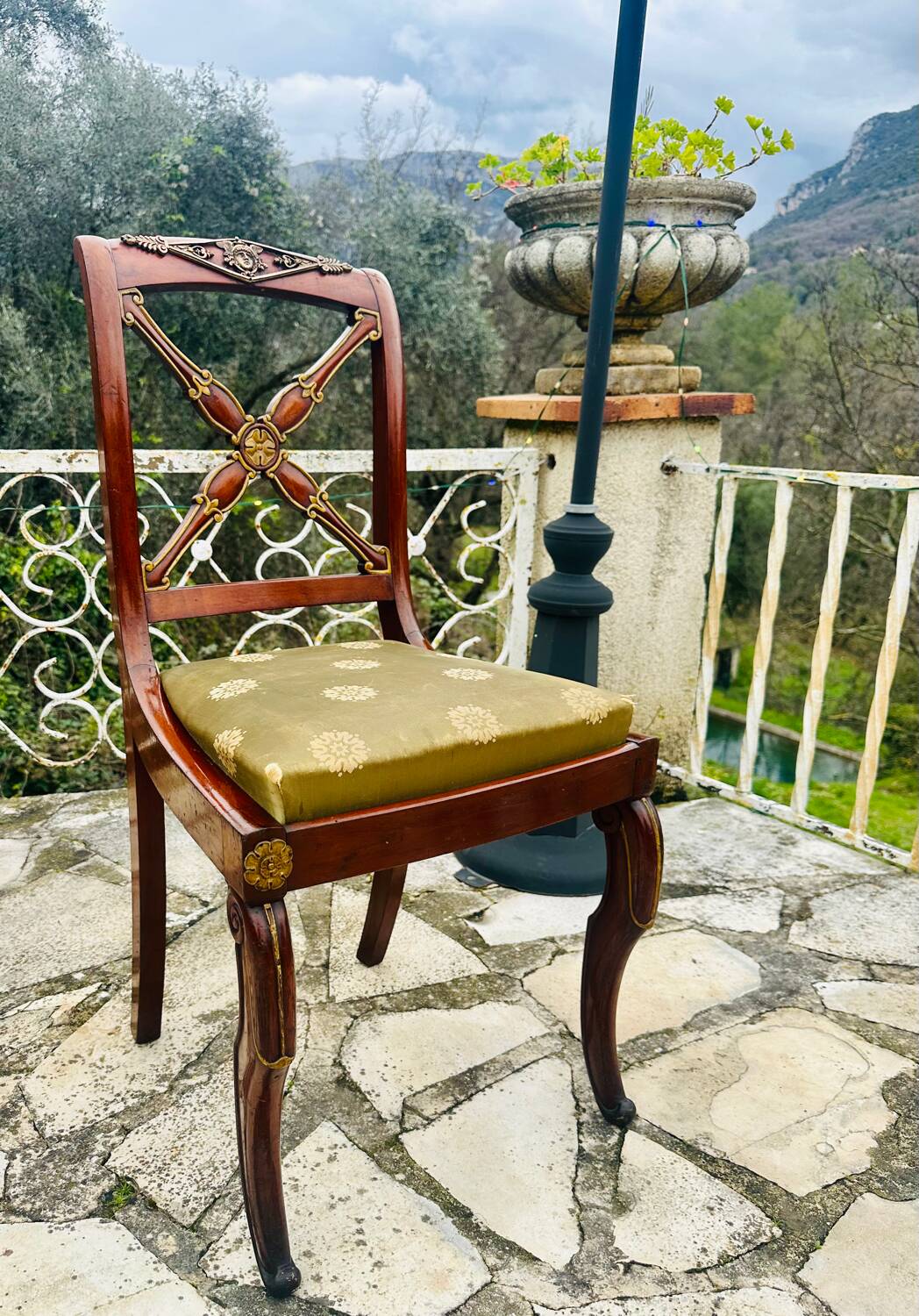 Solid mahogany chair, Restoration period, 19th century