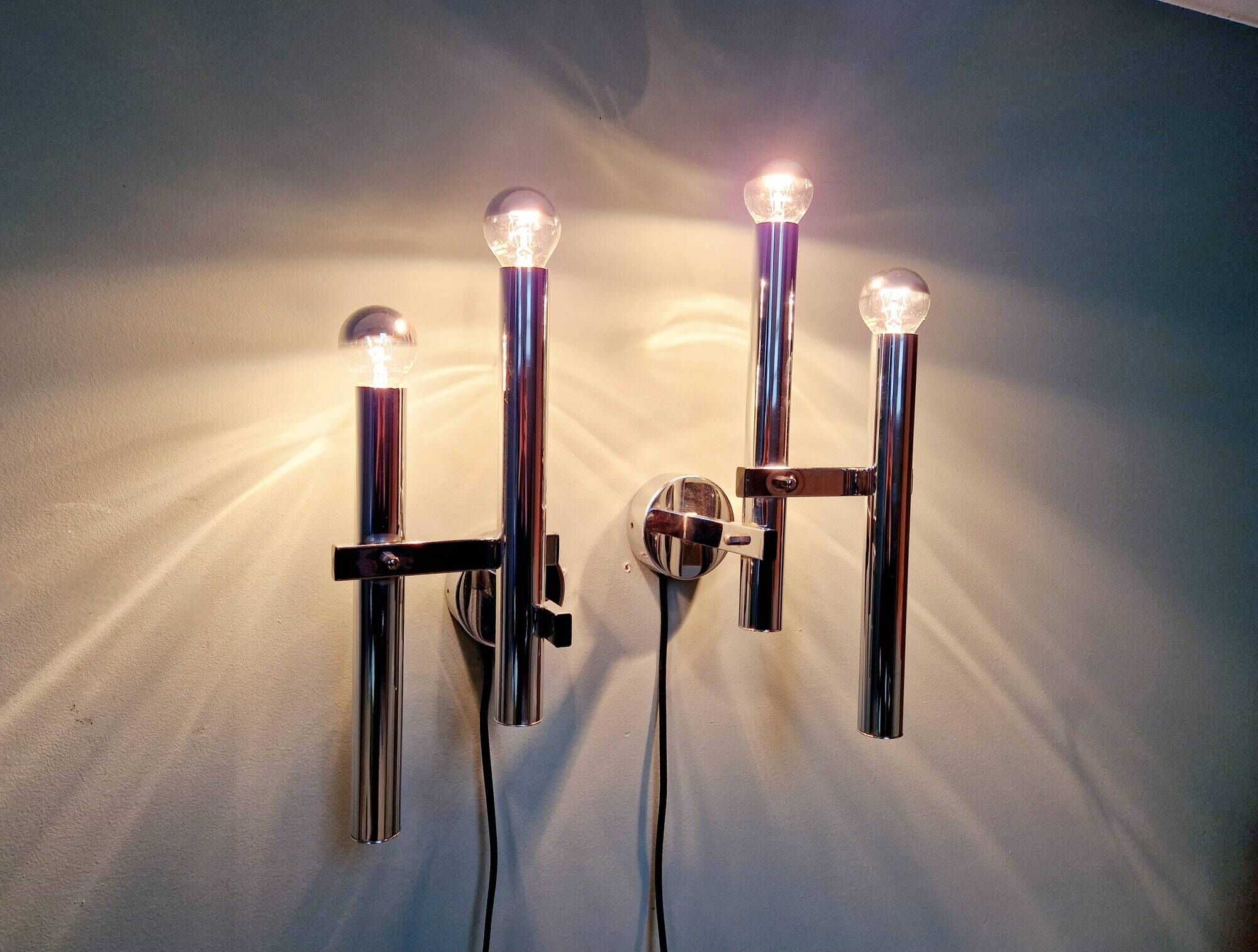Pair of chromed metal wall lights, design Gaetano Sciolari, 1970s