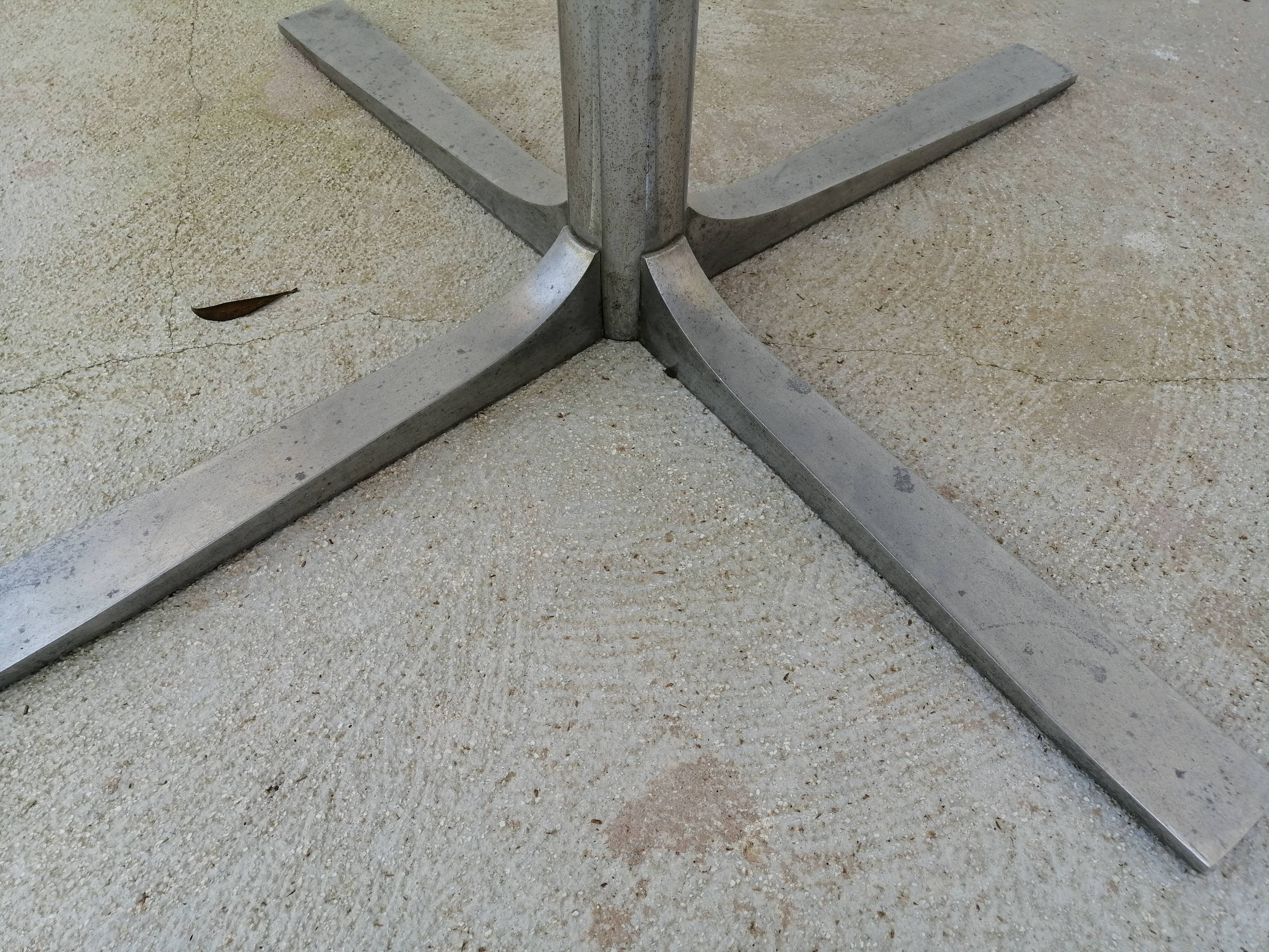 Round table formica orange 70s