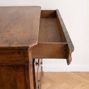 Commode ancienne en noyer massif