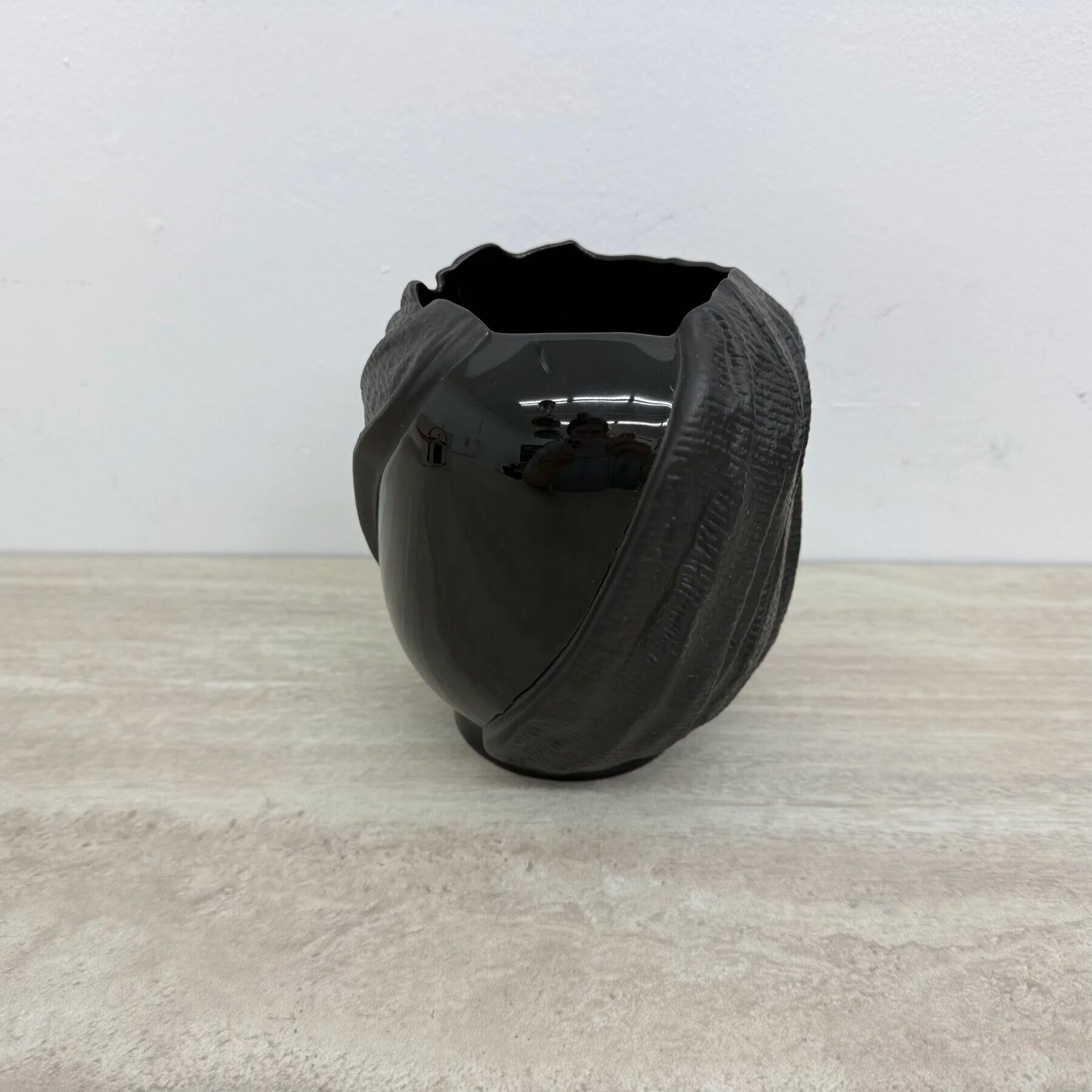 Rosenthal vase black porcelain Johan van Loon, 1980s