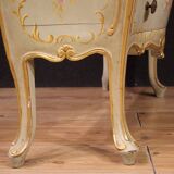 Commode vénitienne laquée, peinte et dorée du XXe siècle